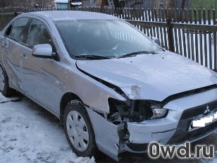 Битый автомобиль Mitsubishi Lancer